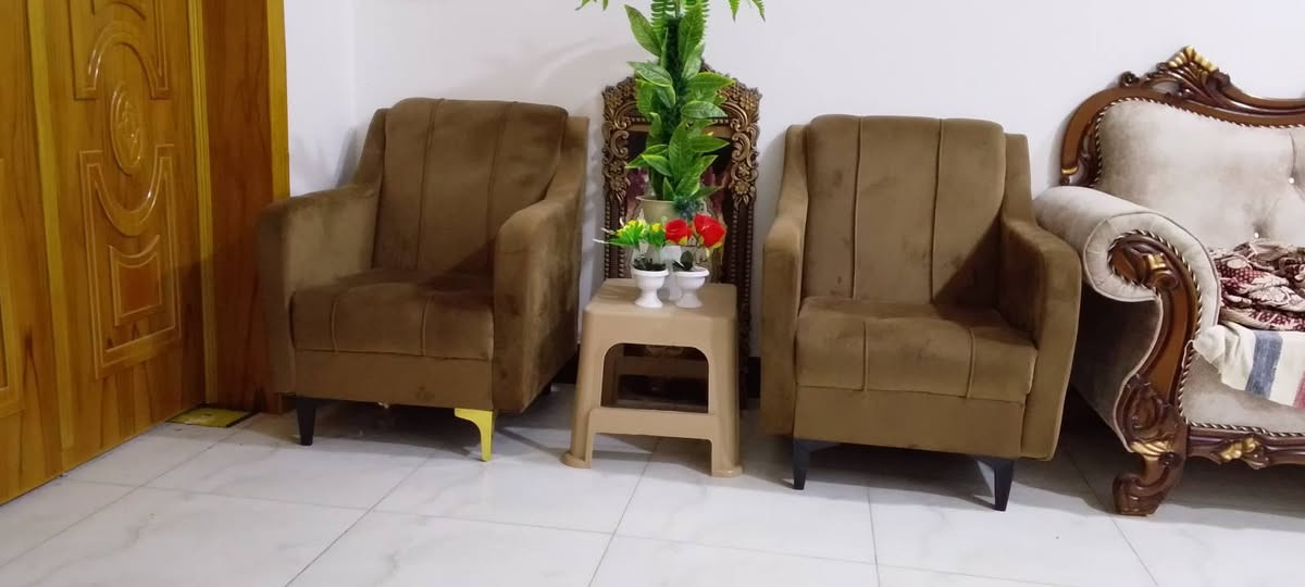السلام عليكم تخم قنفات للبيع ( قنفات كبار عدد ٢ + قنفة صغيرة ١ + كراسي ٢) السعر ١٢٥ الف مكاني كربلاء للتواصل ***********
