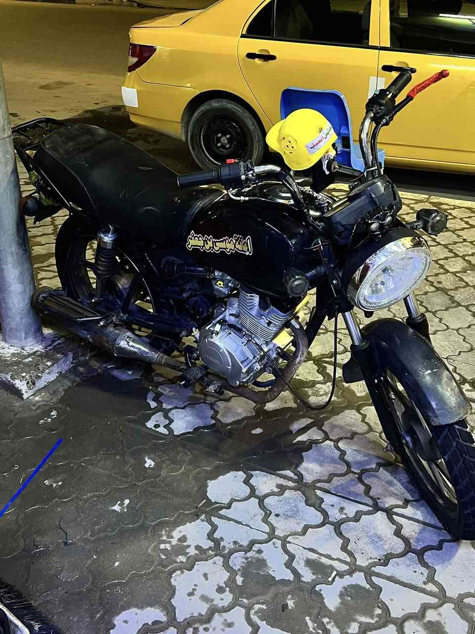 السلام عليكم 
دراجة كي واي ارقام وسنوية 
مديل 19 داخلة بال 20 
تشتري اليوم ثاني يوم تحول وتصير بأسمك 
الدراجة كلشي ماناقصها عليها محرك سيفان 5 گير
النهضة والشلعة فد شي المحرك ما مفتوح بيه برغي بس مبدل ملف مرة وحدة 
الدراجة مهمولة ومتروكة 
الي يريد يشتغل على باب الله تفيدك هذي رقم وسنوية يعني تفوت على كل السيطرات 
اخذك يم ابو السنوية وتتفاهم وياه الولد يريد يحول 
مسوية حادث بالرصيف ومخسوف التانكي ( ما مزرول ولا مزنجر ) كل كهربائياتها شغالة سلف لايت سطاب اشاير كلها شغالة العنوان بالبصرة بالزبير حي العسكري 
سعرها مليون وبيه شوي مجال حگ الجية

رقمي ***********
