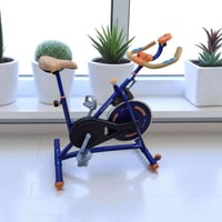 دراجة رياضية منزلية • مقعد قابل للتعديل • شاشة رقمية