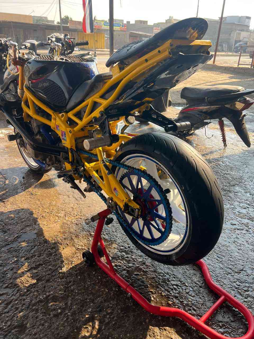 سلام عليكم دراجه كاوسكي 636.2004
دراجة مكفولة اي نقص مابها 
للستفسار***********
