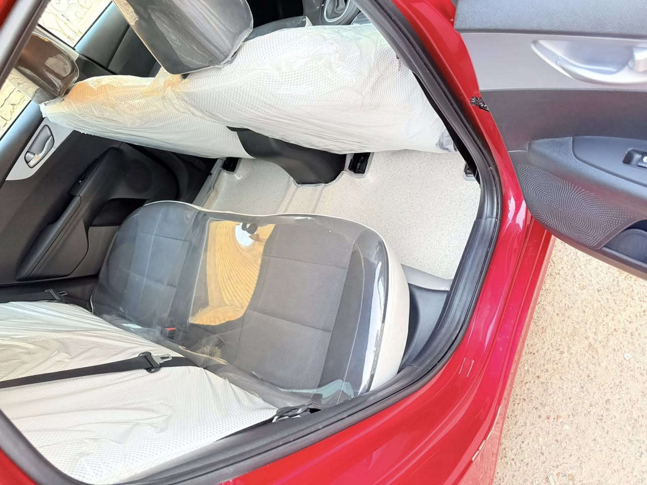 السلام عليكم
كيا فورتي ٢٠٢٤ موصفات ٣ وضعيات قياده تحكم استيرن حادثه خفيف موضح بل صوره بس بارد ما بيه قطره صبغ السياره كلش جديده اجدد من الصور ماشيه ٢٦ ميل دوشمه عامه تايرات جديده ويل اسود السياره جاهزه من كلشي بعده على وضع امريكا كلشي ما مبدل بيه السعر ١٧٠ ورقه او بيه مجال ***********
