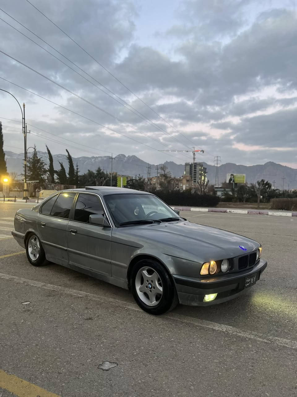 سلاو ى خوا تا ن لى بيت BMWمؤديل 1993ئا رمى سليمانى 525 گير عادى گير مه كينه به شه رت توندوتؤ لى و هه مو گيانى به شه رت سه ياره كه شانى موسه و بى ليدراوى پيشو پشت وا تا هيچى پى وه نيه دواو پيشى كه پسه بى خايس  مالى ده ستى دؤسته ره قه مى دواو پيشى ئه سليه    پيش گه وره و بؤنيت گه وره ..بؤنرخ په يوه ندى به و ژما ره يه وه بكه  .***********
