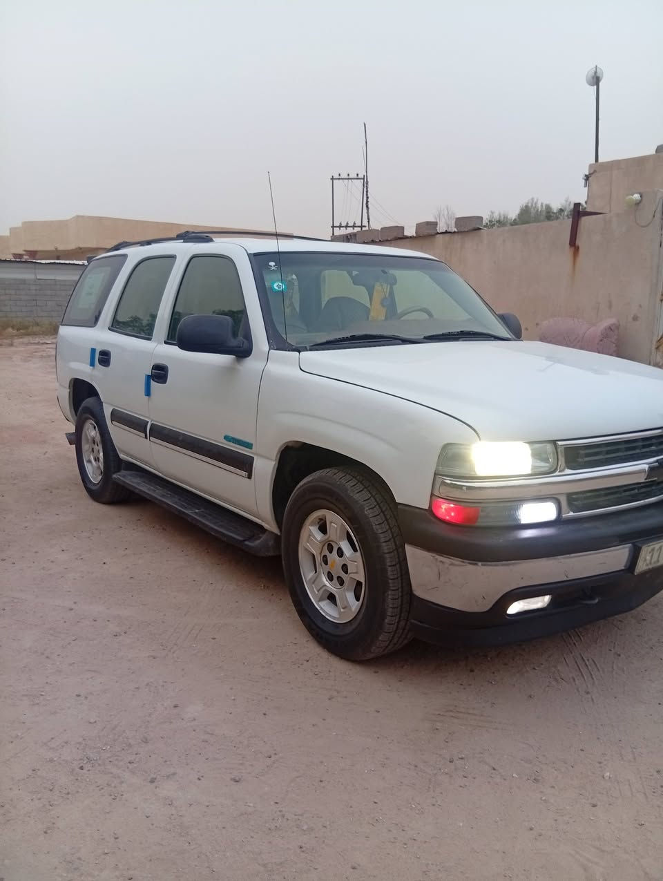 السلام عليكم 
تاهو الفيني 2003
محرك 5300
كير700
بدون حادث
تخم تاير توني شاده 
منضومه لايت زنون 
تبريد مركزي ثلج
كهربايات مابيهاا نقص
مثبت سرعه
كشن كهرباء
حداده وره وكدام  توني شادهاا
جاهزه من كل النواحي 

صبغ عــــــــــــام اثر جراد 
رقم بغداد انكليزي 
تحويل مباشر 
سنويه 2031
السعر 140 بيها مجال حك الجيه 
اترايك ع دوسة  البانزين 
سياره حلوه خير من الله 
مال جناي 7راكب
عنوان البصره سفوان
رقم الهاتف 
***********
***********
