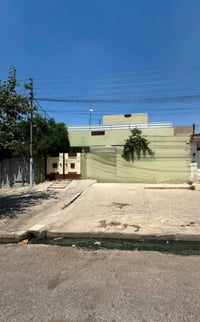 دار سكني وتجاري للبيع في حي الزهراء قرب مدرسه القعقاع قريب عل سوك طابق...