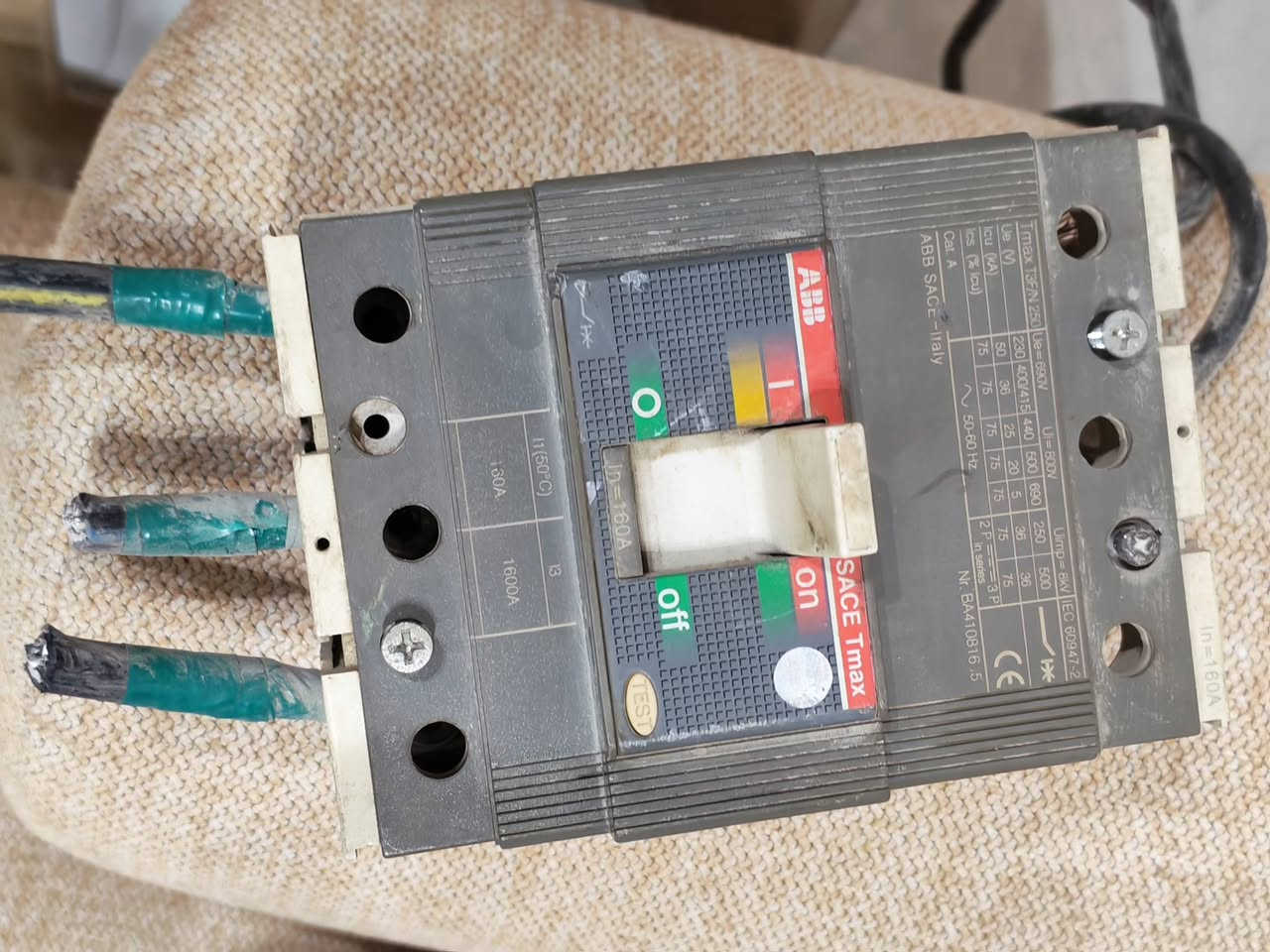 كونتكتر abb 100 امبير عدد 2
قاطع abb 160  امبير ثابت عدد 1
قاطع 160 abb متغير عدد 1
***********
