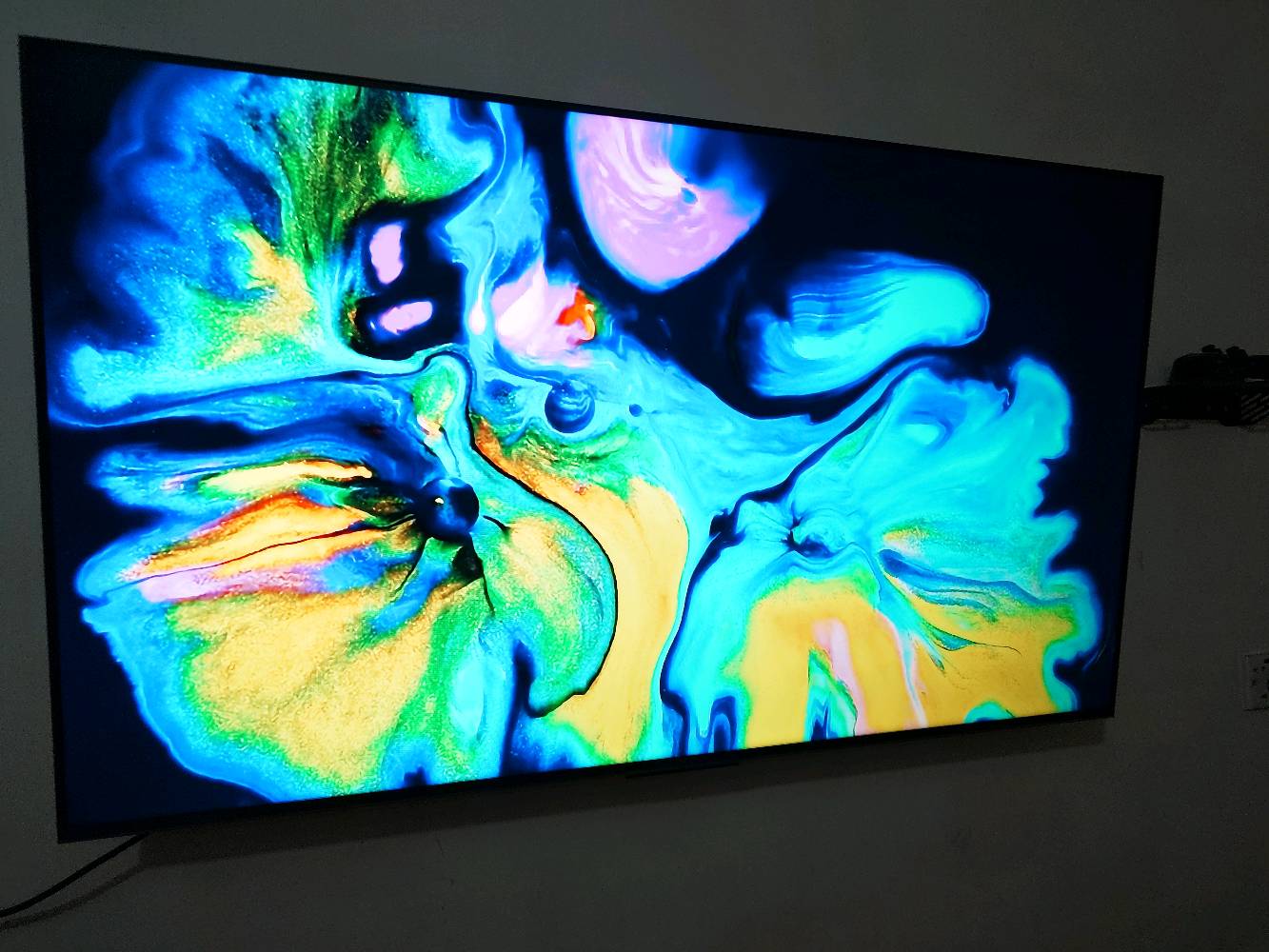 شاشة tcl c845 منلد حجم 55 نظافة 100 % مع كافة ملحقاته وكارتونته ووصل الضمان للبيع السعر 850 وبيها مجال عنواني بغداد اي استفسار عالرقم ***********