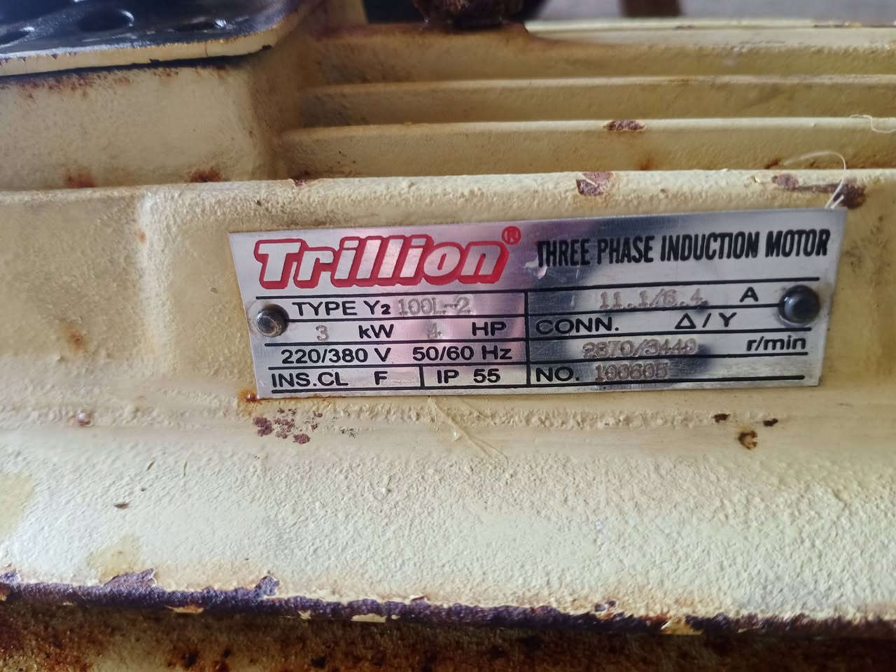 السلام عليكم ماطور 4 حصان ثري فيز دورة 3000 السعر 150 ملفوف ضمان الفحص يتوفر خدمة توصيل 🚚 
***********📞
