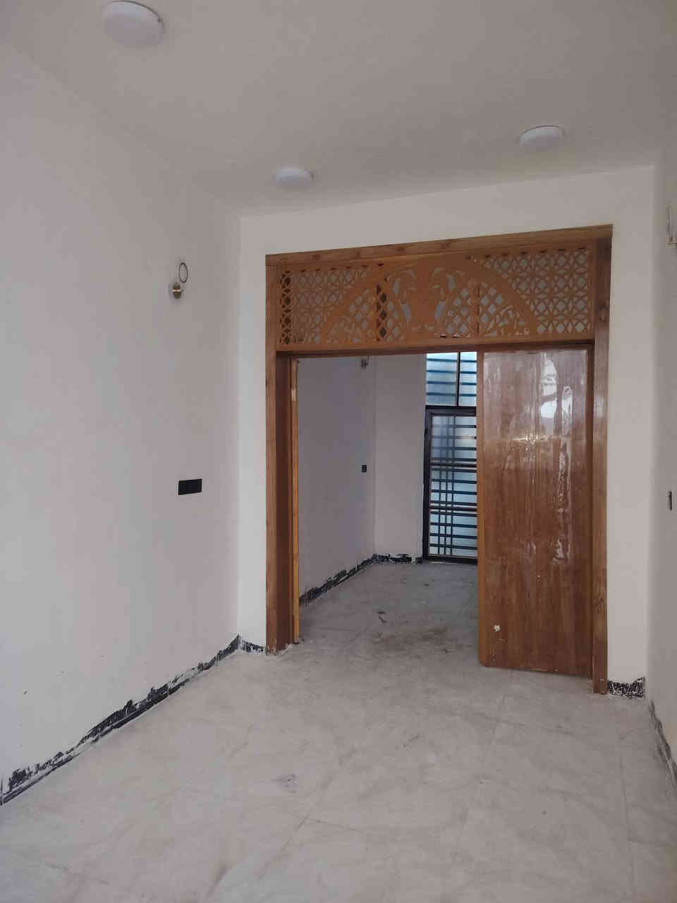 بيت على شارع المطار مقابيل ملحق القريه بيت بيه غرفتين

بناء طابوك جمهوري صب كونكريت سيراميك بورسلين ثقيل شغل درجه اوله خدمات كله متوفره مشمول بتطويب مرقم من قبل البلديه وسند 25 الاستفسار خاص او اتصال على الأرقام التالية ***********.. *********** أو تساب
