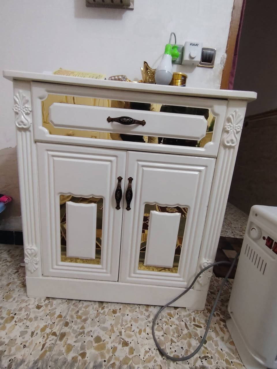 السلام عليكم غرفه نوم جديده نضافتها 100% خشب عراقي تفصال تصميم تركي 9قطع مابيها اي ضرر مكاني بغداد الاصلاح شارع الجزيره السعر مليون ونص وبيها مجال ***********
