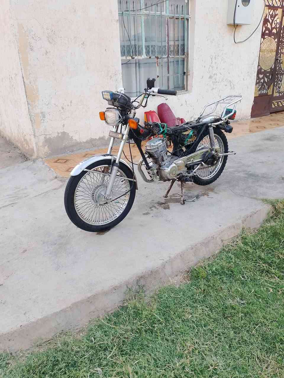 موطور ارشا  البيع نضيف كدام العين  ضفيرا جديده شاير جدد بكلايت  جديد  سعر 300 وبي مجال  الستفسار***********
