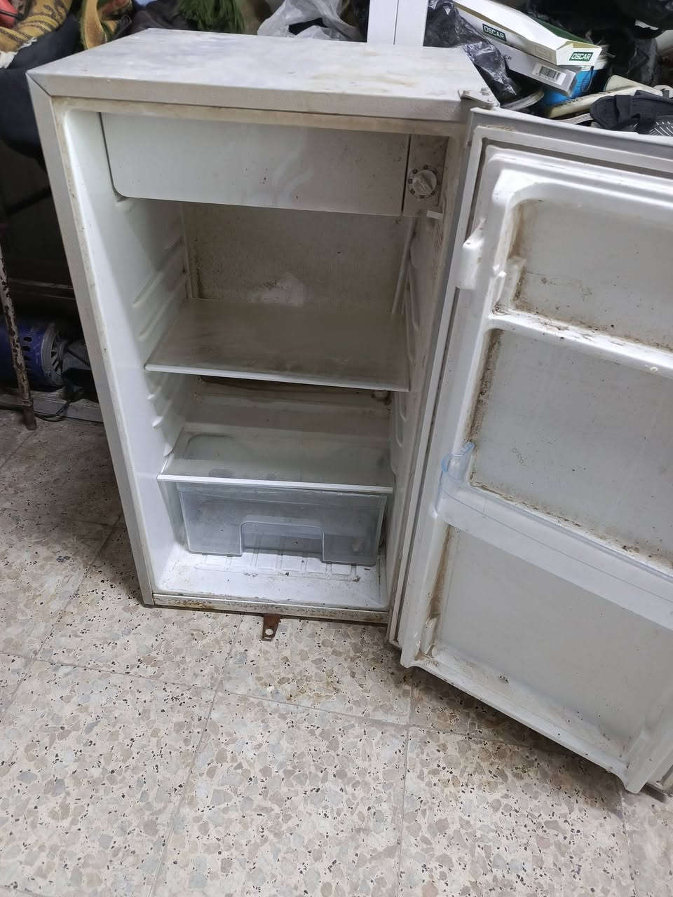 غراض نضيفه للبيع كلمن وسعره ***********
