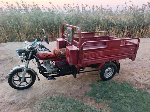 سلام عليكم ستوتة للبيع موديل 2014سعر 1350مكان بغداد محمودية الاتصال ***********
