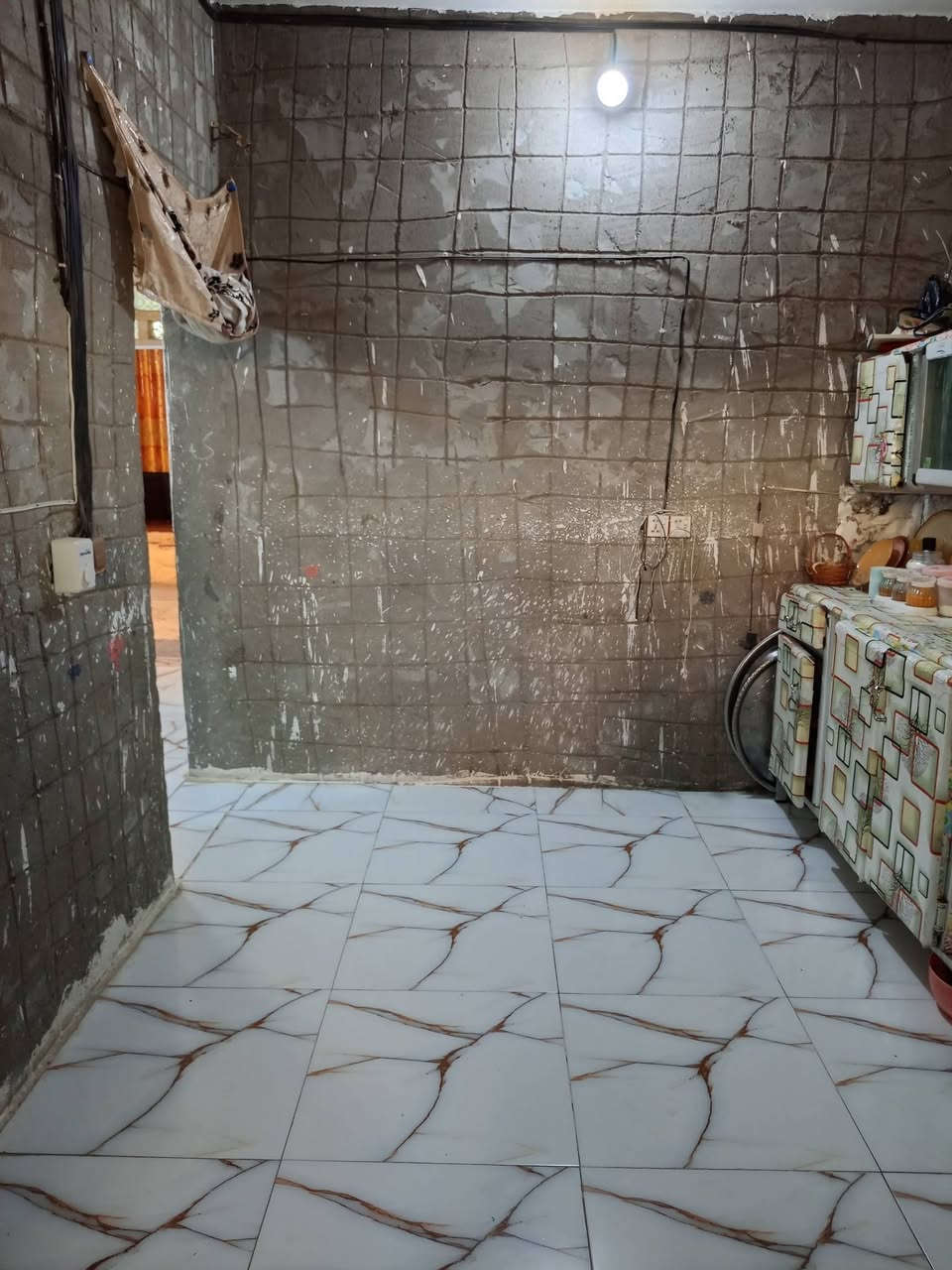 السلام عليكم 
بيت للبيع مساحته 150متر 
العنوان /بيت براهيم العيلان حي المنتظر 
فرع ثالث 
متكون من غرفتين نوم وصاله واستقبال ومطبخ وحمام وصحيات خارجيه 
الاستفسار اكثر الاتصال ؏ هذا رقم 
***********
