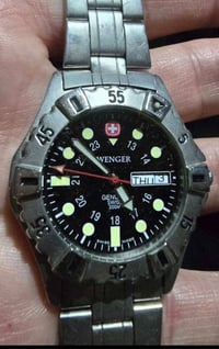 سويسري اصلي • كوارتز • ٢٠٠م مقاومة