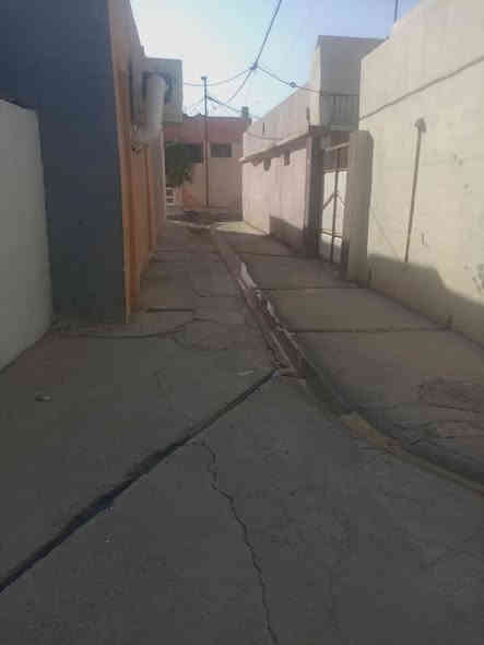 دار للبيع في الرشيدية في القطاع الأول قرب جامع الشمام مساحة 333م بناء شرقي  سند ملك 
***********
***********
