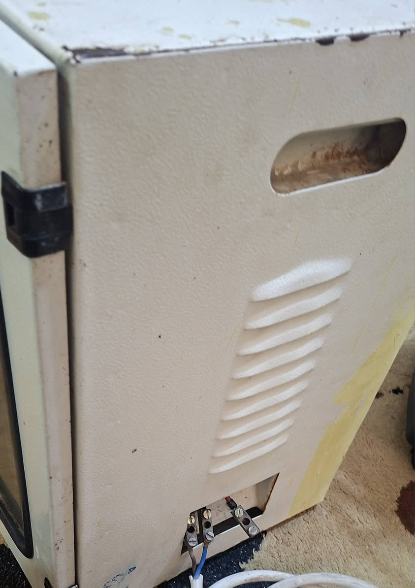 السلام عليكم رافع فولتيه ابو 10000 نوعيه شيزر الاصلي
شغال السعر ١٥٠ بي مجال للشراي ***********
