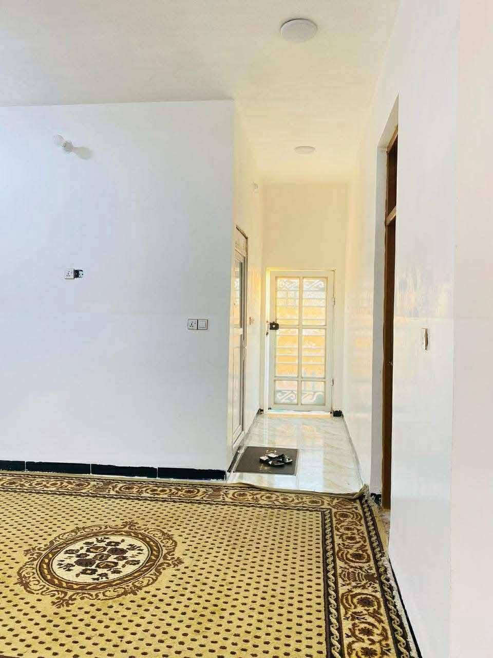 السلام عليكم
دار للبيع مكان مميز جدا 
طابوزراعي سند 25
نوع البناء //طابوق السقف صبكونكريت 
العنوان // بابل المدحتيه/المعاره طريق الزوار قرب قريب على سيد جواد ثاني بيت عن الشارع الرئيسي 
المساحة// 500متر
تحويل البيت 
 ثاني يوم بعد الشراء
تفاصيل البيت 
غرفت نوم عدد 3
استقبال 
صاله +هول
مطبخ حار وبارد
ممر خلفي وجانبي
طارمه +حديقه كبيره 
صحيات داخليه و خارجيه

خدمات كامله من ماء وكهرباء
ومجاري خارجيه لاتحتار بلمخزن
عرض الشارع 6متر 
السعر / 125وبي مجال
سنة البناء 2025
البيت حلو ومرتب وقريب على الشارع التبليط
للاستفسار خاص ***********
