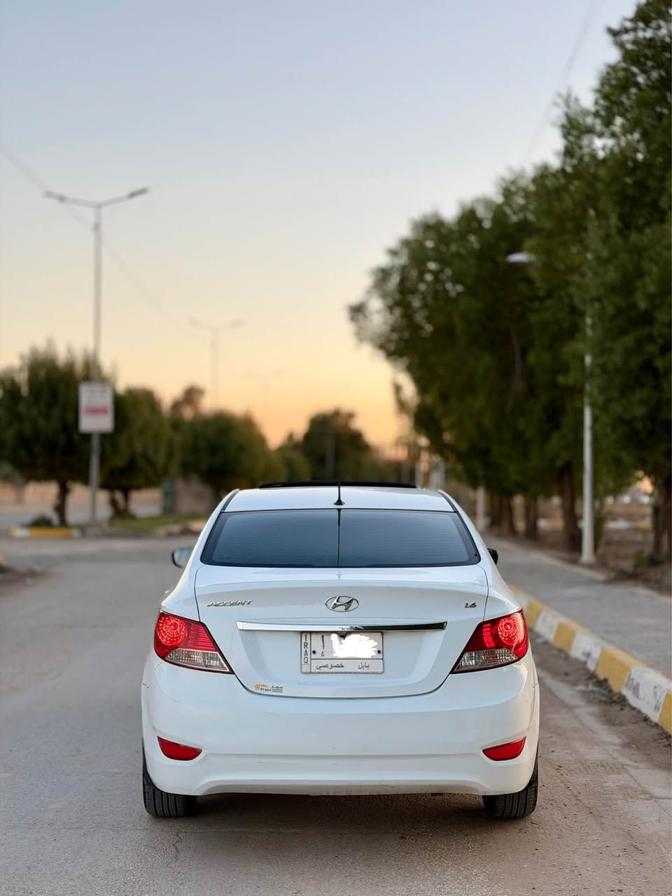 السلام عليكم 
للبيع هونداي اكسنت خليجي 
موديل 2014 السياره مكفوله عده شبر صبغ بالبنيد والباقي كفاله 
السياره فول مواصفات 
رقم بابل الماني تحويل ثاني يوم 
مكينه 1600 دوش 
فتحه سقف 
شاشه + كامره دواره 
5 ويل كب كروم 
اشاره بالمرايه + كشاف امامي 
تحكم ستيرن جهتين 
داخل بيجي 
السياره ماشيه 200 الف 
جاهزه كير ومكينه وحداديه وتبريد وتخم تاير كله جديد 
السياره مسويلها ادامه كامله للمحرك والكير ومنضومه احتراق 
مكان السياره حله شارع 60 
السعر 110وبيها مجال بسيط حق الجيه 
للاستفسار /***********
واتساب *********** حلة, بابل
