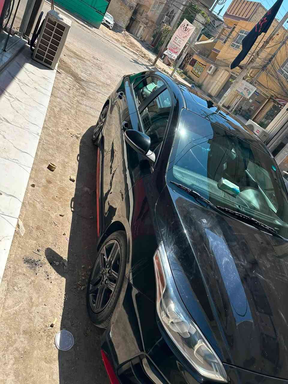 سلام عليكم اخوان سياره مديل 21 سياره جيتي لاين فوال سياره للخير  سعره 145 وبيه مجال شي بصيط حادثه فقط باب وراجع بارد *********** متواجد فقط تصال
