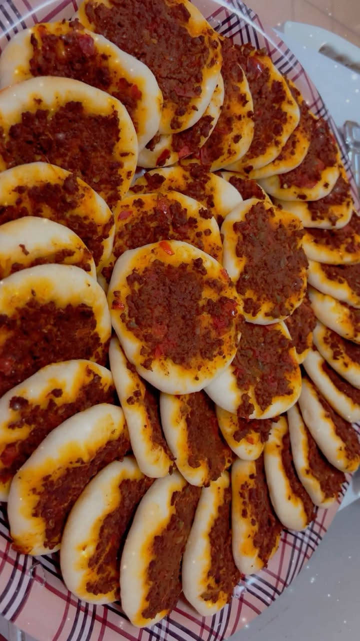 مرحبا حبايب 🌹
الاسعار 🌺

الكبب 🎀

كبة الحلب 30 قطعه ب15 🌹

كبة البتيته 🥔جاب 30 قطعه ب15 🌹

كبة البرغل القلي 30 قطعه ب15🌹

كبة الجريش 20 قطعه ب15 🌹

اللحم بعجين 15 قطعه ب10

الفطاير بالجبن 🧀او اللحمة 🥩او الدجاج 🐔15قطعة ب8 

بيزا 🍕🍕دجاج حجم وسط ب7

كليجة جميع الحشوات  كيلوب10
ماعدا كليجه الجوز كيلوب12

كيك 🍰قالب ساده ب6

عجين كباب ربع كيلو ب6

بورك لحم 🥩30 قطعه ب15 

بورك جبن 🧀30 قطعه ب13

ميني بيزا 15 قطعة 🍕 ب12 

والي حاب يجيب المواد من عنده اشتغل كيلو اللحم ع 10 🌹 لكل انواع الكبب 

والمعجنات بورك لحم بعجين فطاير للكيلو طحين اشتغله ب10 🌹

الحجز للكبب قبل يوم اقل شي 
اما المعجنات حجر قبل يوم او اقل شي قبل 3 ساعات


**إذا كنت صاحب هذا الإعلان وتريد حذفه لأي سبب، رجاءا أرسل رسالة إلى الدعم الفني**