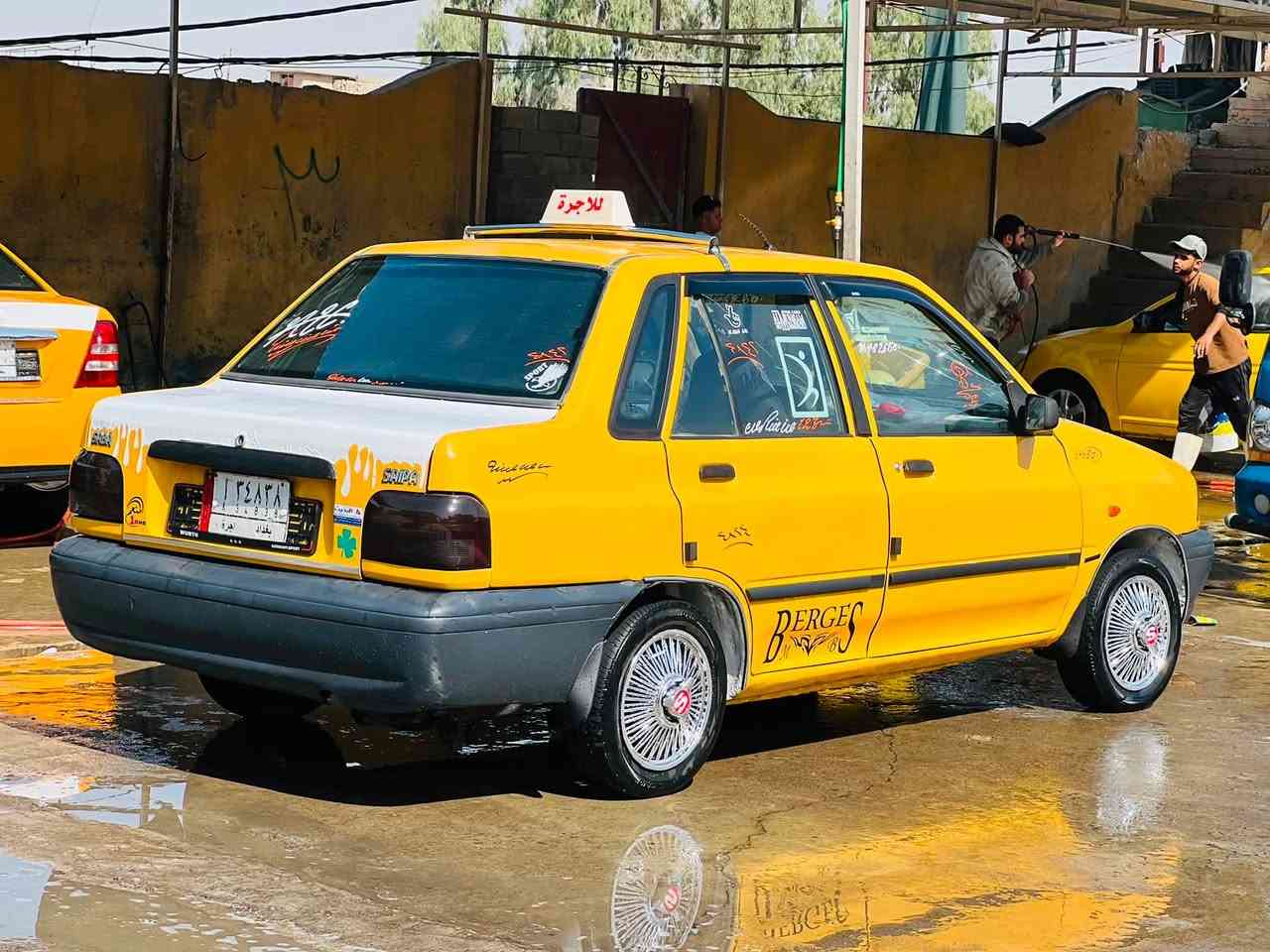 سايبه للبيع موديل 2011 مكينه وكير شرط كابون بانزين بيها بدون ضرر صبغ حزام جماليه مشروع وطني شرط الوكاله والتحويل من شرعي السعر 23 💵 وبيها مجال ستيرن بور وعينه وكلج طخم تايه طخمها كلو جديد سياره جاهزه كبل ع شارع مكان السياره موصل الايمن *********** //  ***********
