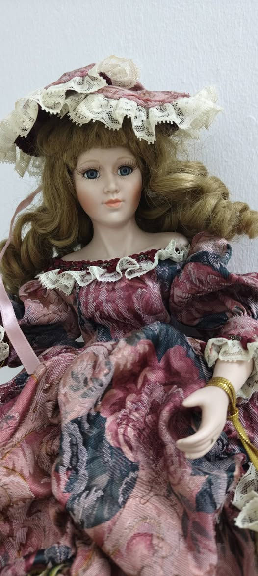 دمية فكتوريا الطول 48 سم خليت القلم يمهه حتى يبين حجمهه ادين و اراجل ورأس سيراميك مع ستاند للعرض 
السعر 25


**إذا كنت صاحب هذا الإعلان وتريد حذفه لأي سبب، رجاءا أرسل رسالة إلى الدعم الفني**