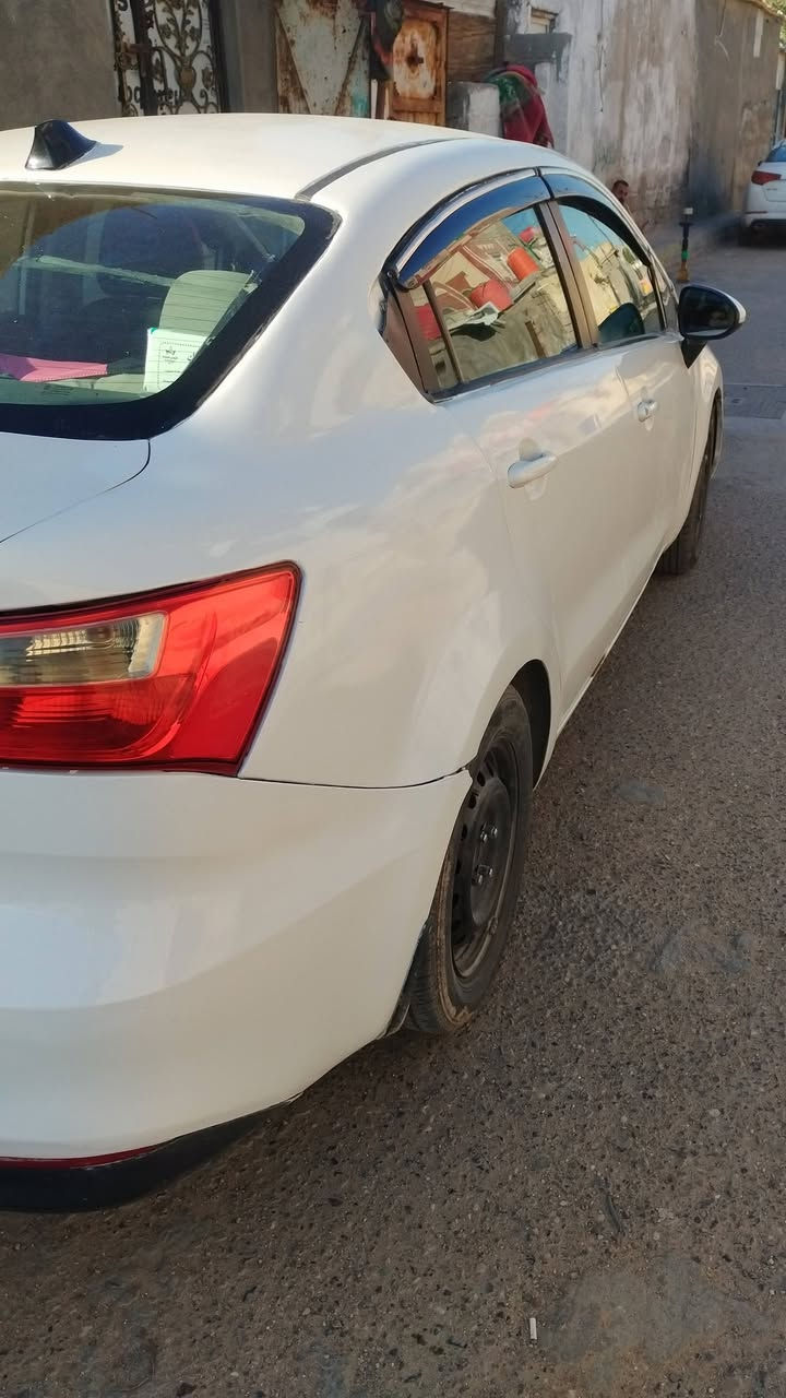 (السلام عليكم)
كيا ريو 2017  رقم ناصريه بأسمي وارد امريكي مكينه 1600
ضربة الصفحه اليسره مصبوغه عام 
كير مكينه مكفولات تخم تاير حداده 90. بالميه 
رقم جديد هزه جديده.  السعر 75.  قابل للتفاوض
***********
