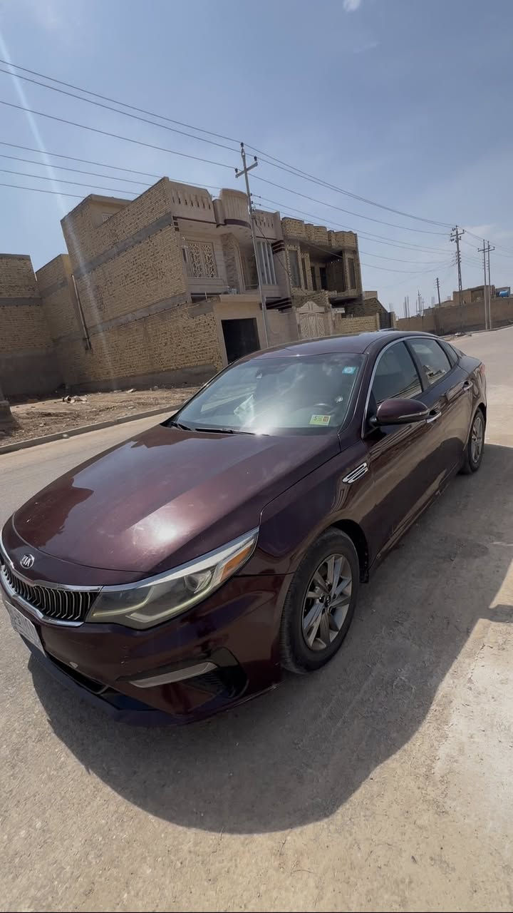 السلام عليكم
كيا اوبتيما موديل 2019 امريكي 
للمراوس بأوبتيما او النترا موديل أقل محتاج فرق
رقم بغداد بأسمي 
مواصفات
تحكمات ستيرن 
رادار امامي 
حساسات خلفية وجانبية
شاشة كبيرة 
كامرة خلفية 
قيادة ذاتية 
تبريد مكينة گير مكفولات تخم تاير جديد

حادثها جانبي ربع الجاملغ الخلفي والباب خلف السايق 
مكاني العمارة 
للتواصل متواجد واتساب
***********

