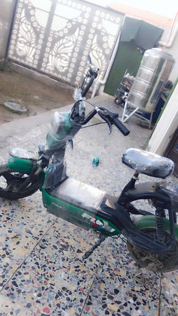 مستعجل عل بيعه والسلام عليكم دراجه شحن للبيع بطاريات جدد صاله شهر من طاله من الشركة تمشي 60 حقيقي تاير جدد ضد المي دراجه كاملة السعر 135 قفل مستعجل كلش مكاني بغداد الحسينيه *********** رقمي بغداد الحسينيه
