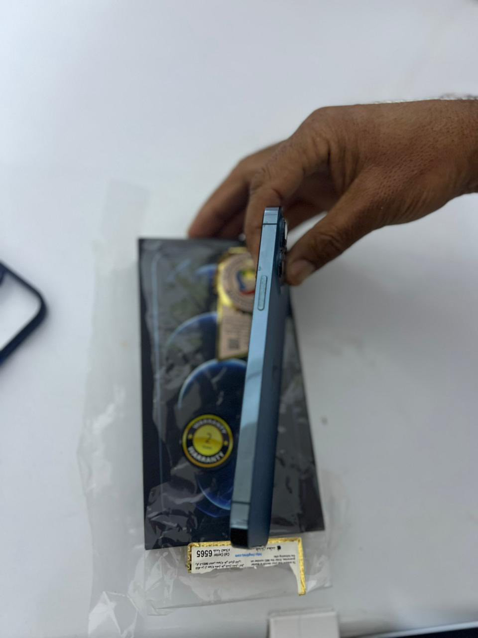 ايفون 12برو ماكس شرق اوسط مكفول من كلشي باقي التفاصيل بالصور للاستفسار *********** السعر 525 وبي مجال
