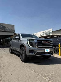 جمسي 2025 خليجي وكاله المنصور لون سمنتي  مكفوله  ماشيه 68 الف كم سياره...