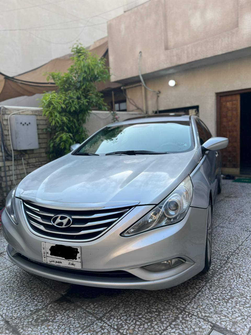 سوناتا موديل 12 وارد كندي رقم بغداد / 90 ورقه
فتحه سلايد / شاشه كبيره مع كامره دوراه / لايت زنون /  تدفئه كشنات امامي وخلفي / كشن سائق كهرباء/ كير محرك تبريد صدر سياره جاهزه بدون اي نقص  / مكاني بغداد تقاطع درويش ***********  تفاصيل موجوده بالسونار
