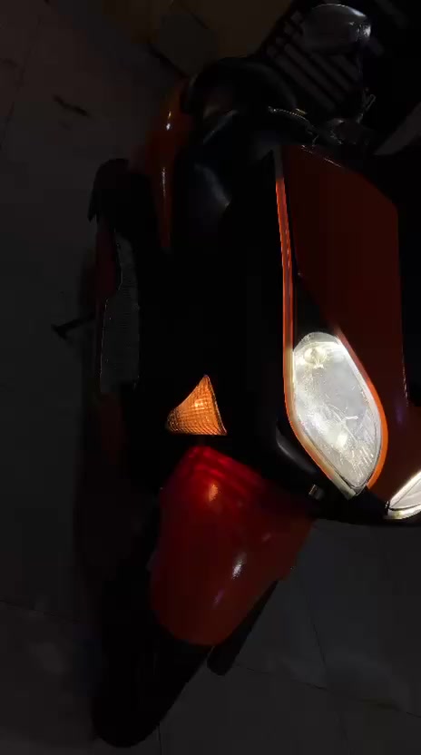 سلام عليكم
فورزه صفر تسعه كرستال عميه بلاد 
داجه تعمير تام 
كفرات داخله فرن صبغ لون مميز 
حماوه نص
رون واحد ونص 
منضومه زنون 
مشي خير من الله نكره سلف 
اخت الرمه ونقوصات بسيطة 
محرك نعومه خير من الله 
شوته رياضي كلجات امامي رياضي وخلفي حاوية 
السعر مليون و٤٠٠ وبيه مجال 
عنوان البصرة الجزيره 
***********
