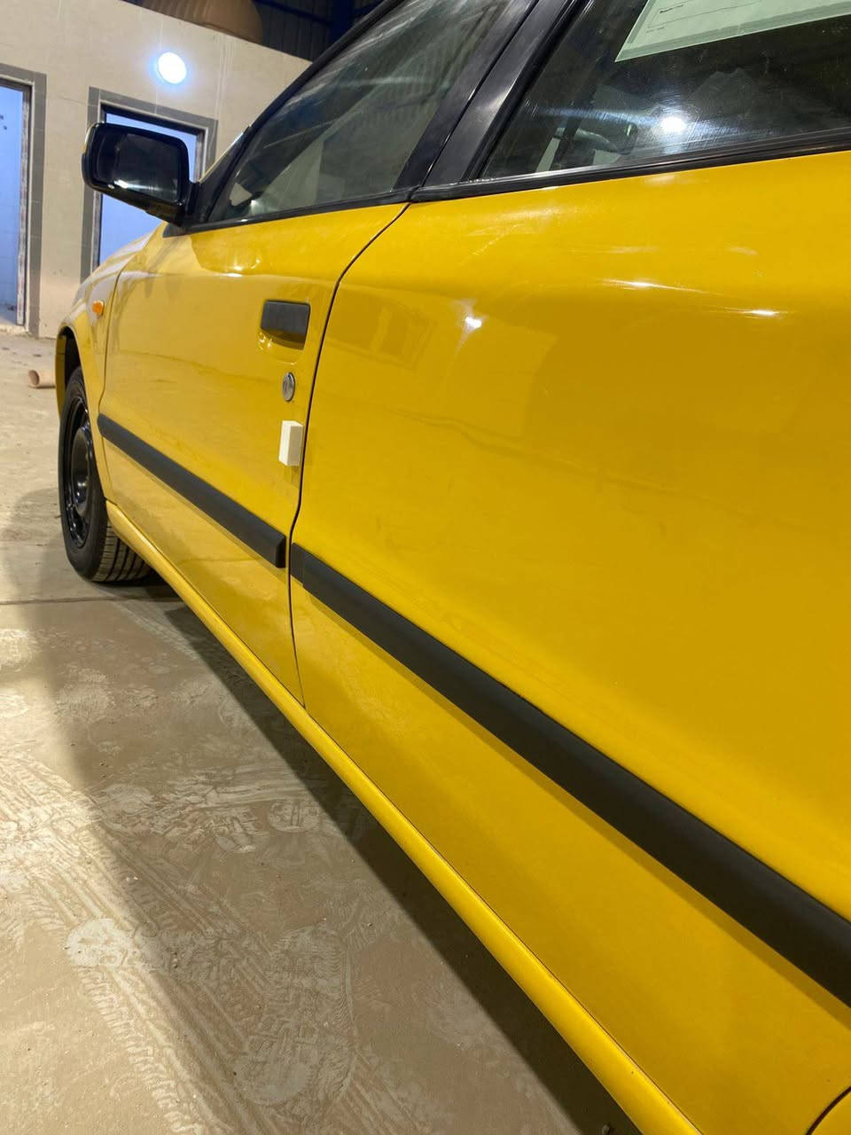 السلام عليكم سمند 2012 مكينه كير حداديه مكفوله سياره جديده رقم بغداد نكليزي مصفره  هيه وغرامات بيها تخم تاير جديد كهربائيات كلها شغاله تتفئه تبريد ثلج سياره لاضربه والتبديل السعر و49 مكان السياره بغداد مدينه الصدر ***********
