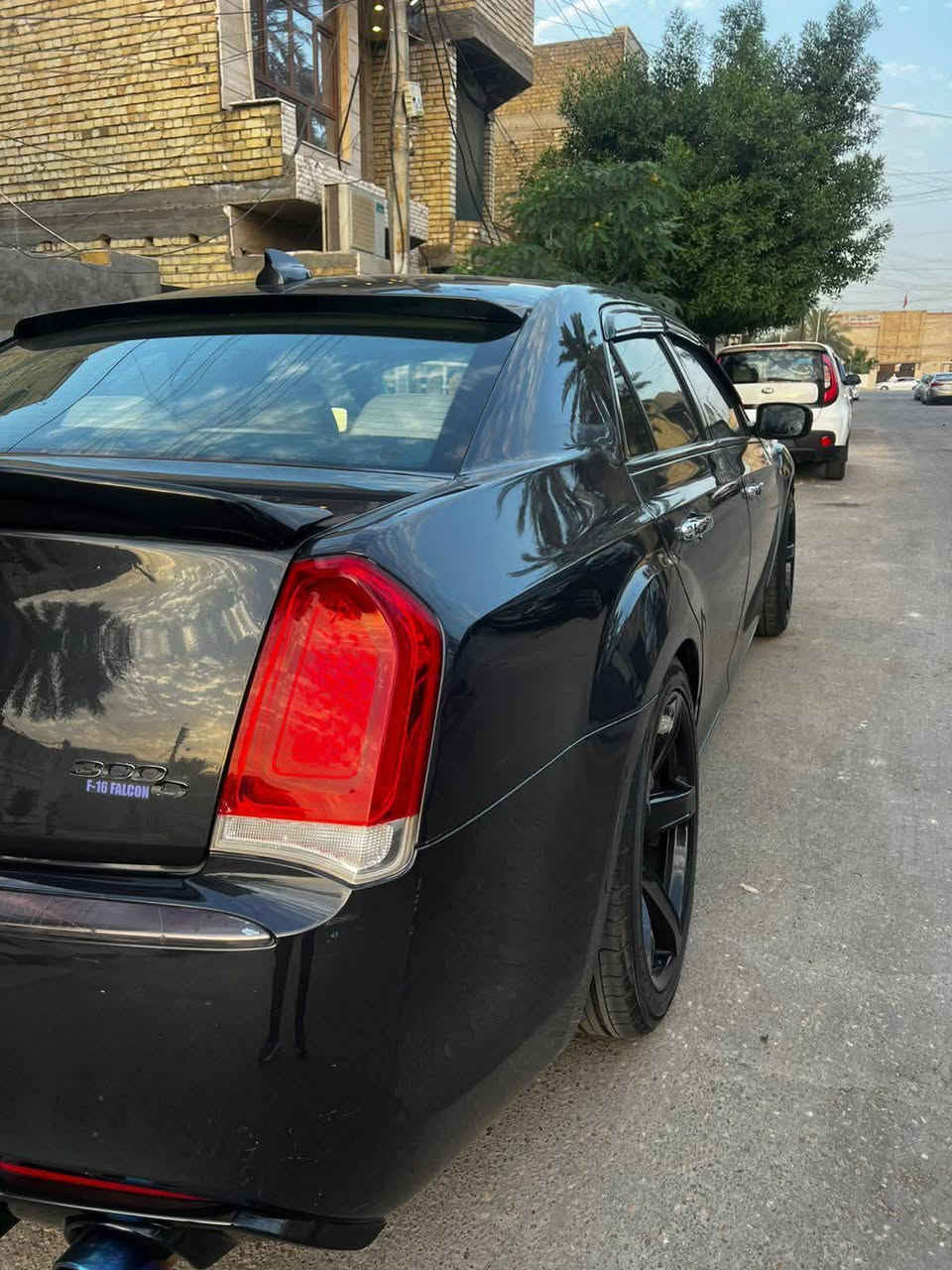 اوباما موديل 2018 
وارد كندي 
مواصفات s 
. ماشيه 100 الف كيلو متر 
كلين 

فول مواصفات 

فتحت سقف بانوراما 
كشن كهرباء عدد 2 
كير ماوس 
لد نهاري خلفي لايت زينون عالي وناصي اصلي 

حساس خلفي امامي 
شاشه لمس تبريد شاشه 
بصمه تشغيل بصمه ابواب تشغيل عن بعد 
كشن خزن ميموري 
ستيرين كهرباء 
ترحيب عند الاقتراب 
نقطه عمياء توقف ذاتي 
تبريد امامي خلفي 

السيارة نضيفه جدا 

مكان السيارة بغداد الكرخ 

***********
