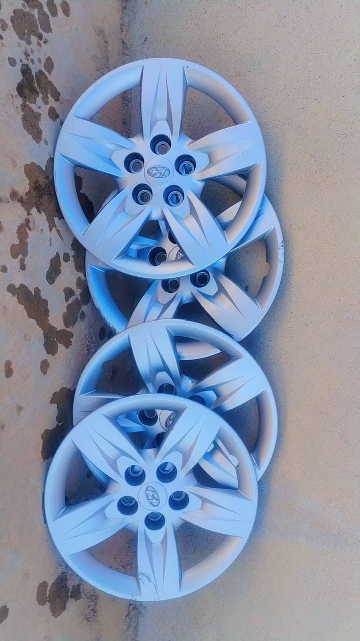 السلام عليكم
للبيع وياله مع تايرات فوك النص عمر
 عدد 4 حجم 16 أصلي مو تجاري
وياهن 4 كب
تايرات 235/60/16 عدد 2
215/70/16/عدد 2
للاستفسار الاتصال على الرقم ***********
