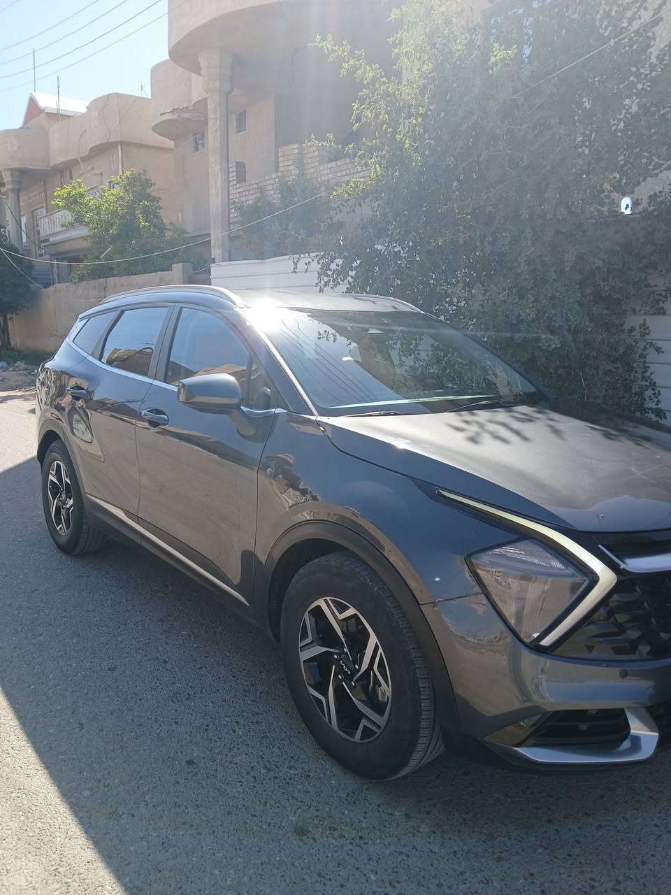 السلام عليكم سبورتج موديل 2023 سياره نص فول ماشيه ٣٢ حادثها جاملغ اوبنيد بدون دواخل  رقم بغداد بسمي تخم تاير جديد صدر كير محرك كلى على وضع الشركة سياره كلش  نظيفه السعر ١٨٠ اوبيها مجال ***********
