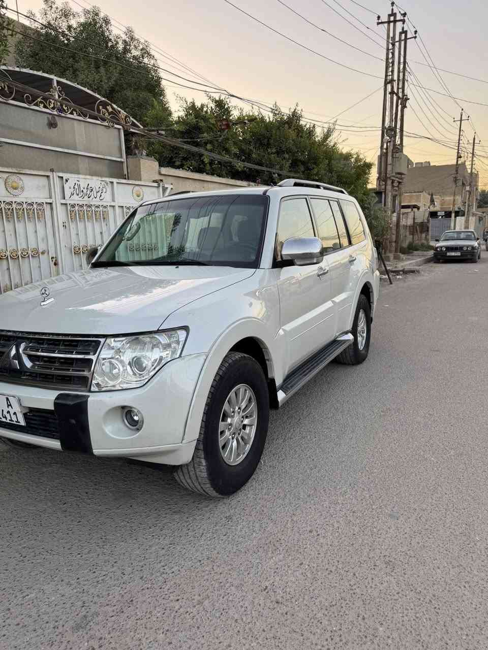 يا الله سلام عليكم باجيرو خليجي موديل ٢٠١٠ مكينه 3500  سيارة جديدة معنه كلمه مال بيت سيارة مكفوله من ضربه ماعده شخط صار عندي بين الجاملغ لخلفي والباب وصبغتهن بدون  معجون ودواخل بس رش  امامي هم بي صبغ بدون دواخل ومعجون بس رش وباقي مكفول جاهزه من كلشي ٧ راكب ٣ قطع تبريد تخم تاير جديد رقم بغداد جديد سنويه ٣١ هزه جديده السعر ١١٠ وبيها مجال  مكان سيارة بغداد البياع تقاطع درويش ***********
