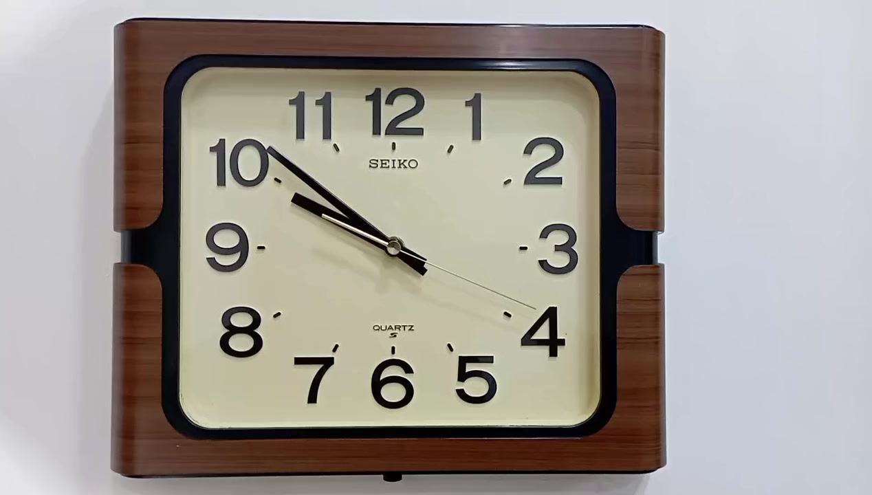 ساعة حائط من سيكو ياباني اصلي موديل الثمانينات ...الساعة بلادية بالكامل ...القياس 33*. 28..... نظافة تامة
السعر 55 الف شامل التوصيل
للاستفسار ***********
