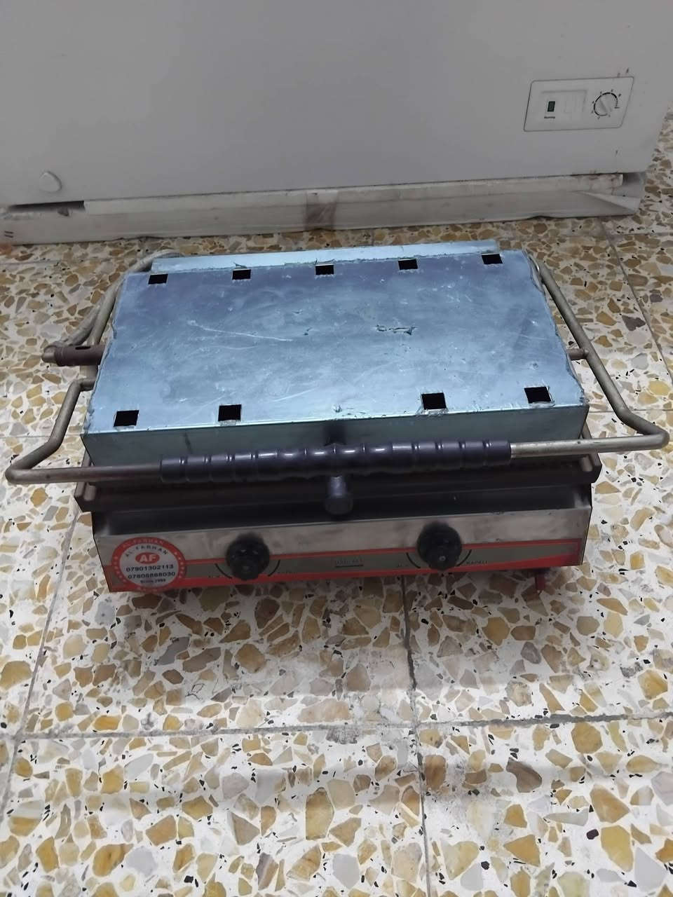 سلام عليكم من رخصة الادمن المحترام عندي كابسة غازية جديدة غير مستعملة للبيع السعر 200 الف بغداد الكرخ هاتف ***********
