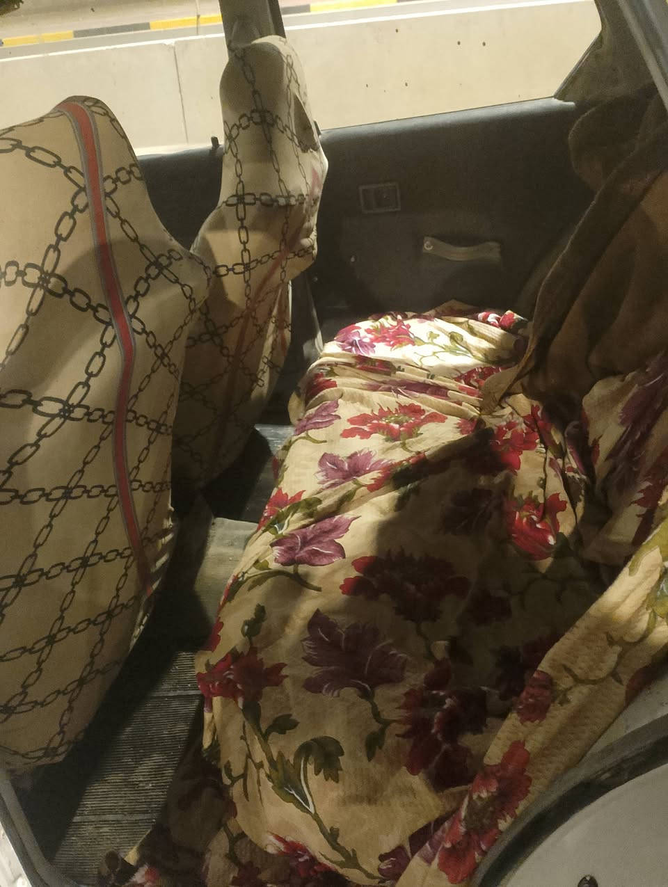 سلامو عليكم
عندي هاي السياره للبيع 
السيارة باسمي عنواني سامراء 
السيارة عايزها شويه ترتيب 
السياره شغاله نكره سلف 
رقم السياره صلاح الدين ألماني
اسم نوع السيارة ميسو بوشي لانسر استيشن
السيارة باسمي تحويل ثاني يوم 
سنويه مالتها لا 28
 السعر 18 ورقه بيها مجال بسيط كلش 
وهذا رقمي  ***********
