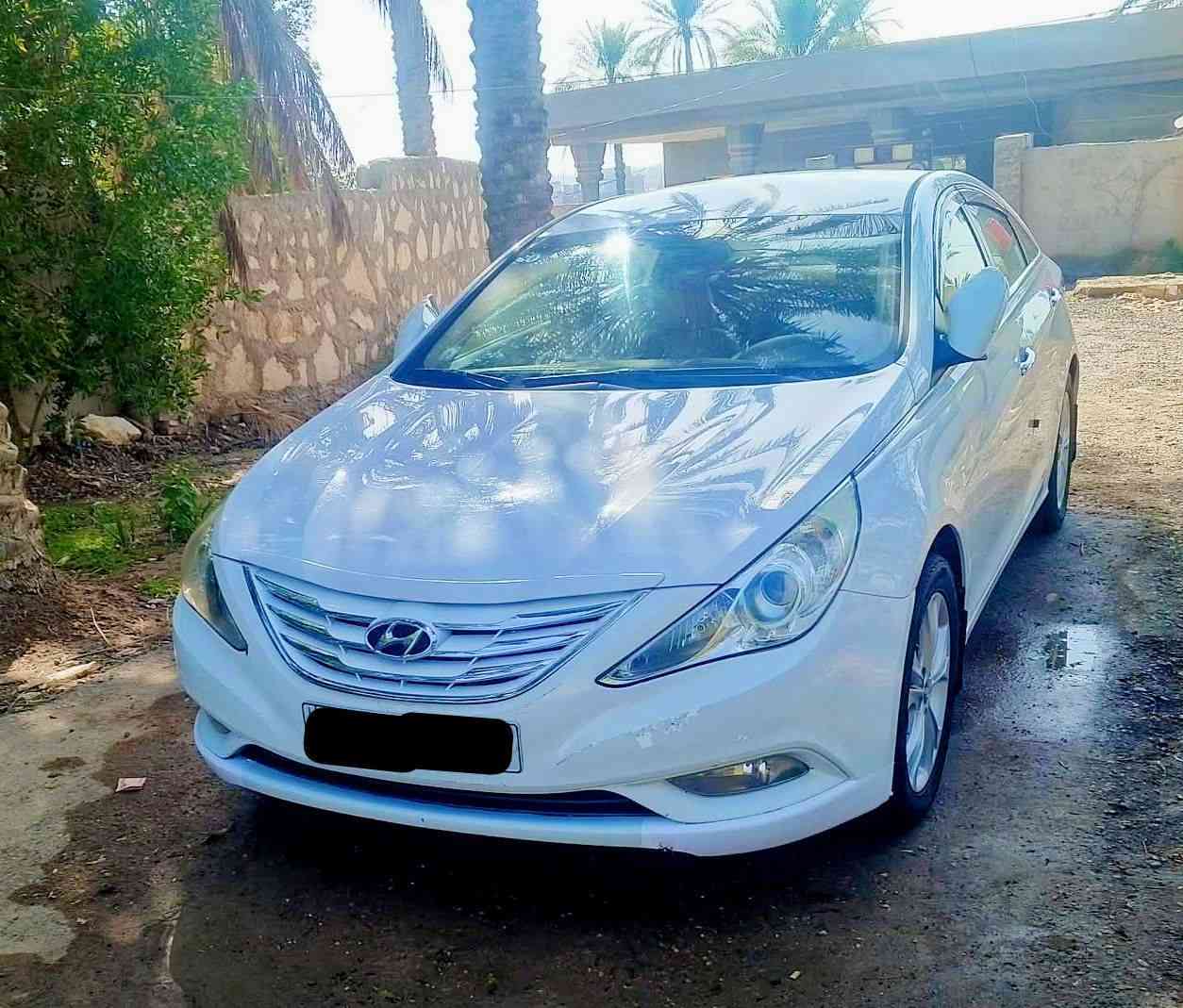 للبيع سوناتا 2012 خليجي مكفوله كفاله عامه 
رقم بغداد الجديد بسمي سنويه مجدده لل 2030 
محرك 2400 دوش مامفتوح 
فول مواصفات عدا البونراما 
مواصفات 
شاشه كامره تحكم جهتين اشاير بالمري مري شفط تبريد قطعتين داخل بيجي السياره جديده مكينه كير حداديه جدد تخم تاير جديد تبريد ثلج السعر 135 وبيه مجال 
للاتصال 
***********
***********
المكان بابل الحله
