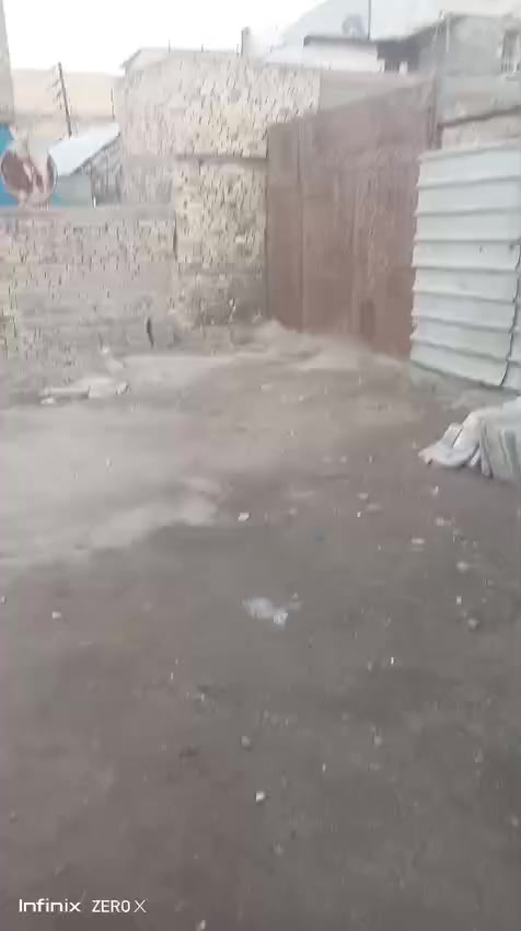 السلام عليكم بيت بـ ام الكبر والغزلان 
مقابيل حي الكوفه بفرع انشائية الاخوين بلنهايه على اليسار البيت كامل السطح اشتايكر نقصه بس كاشي الطرمه البيت جديد ونظيف السعر خاص للأستفسار ***********
