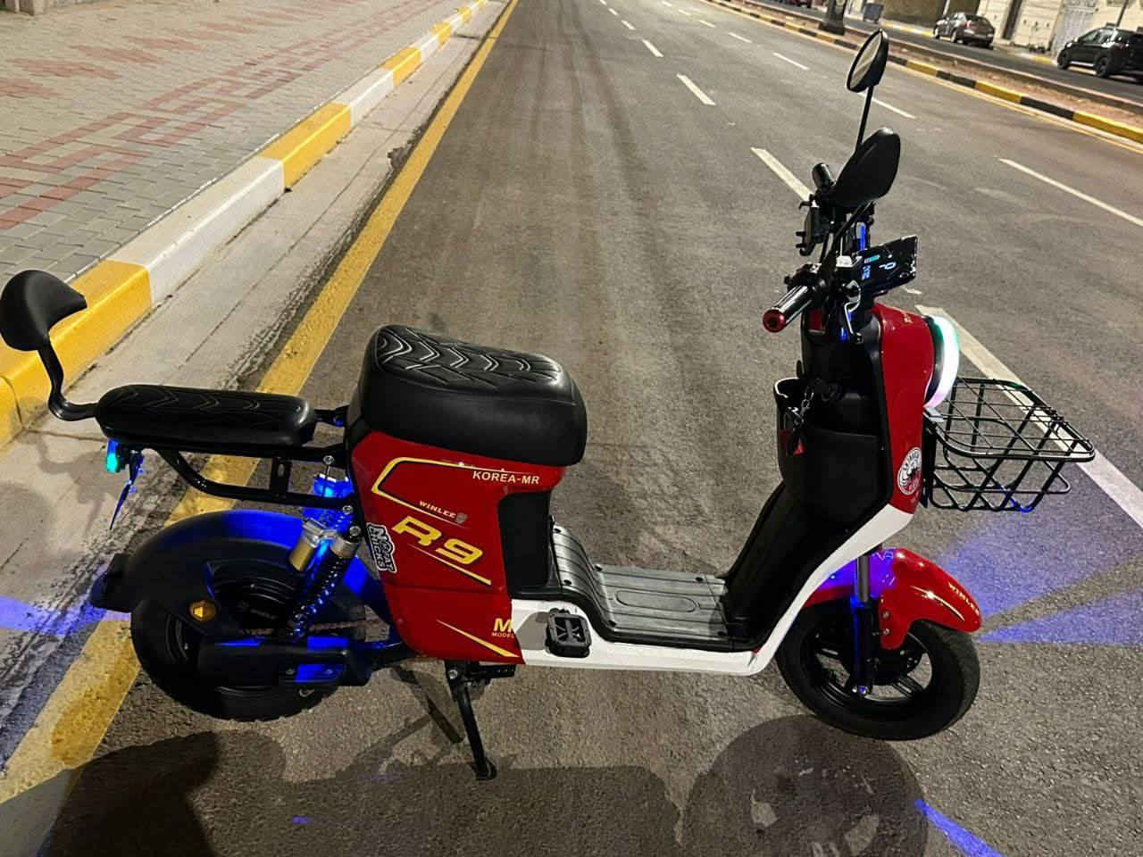 السلام عليكم ورحمة الله وبركاته
دراجه شحن نوع R9 للبيع 2025
المواصفات
دبل اشاره 
لايت زنون عالي ناصي
بلوتوث
وتشغيل عن بعد بصمه وكارت وسويج
الملف 1800W بالشاشه تقره99 حقيقي 70 
بطارياته جدد ما صار شهرين من شديتهن 
الدراجه مزوده بطاريات 36 امبير يعني تمشيك 60 كيلو عل سرعه ال2
وبيه نضام البارك ورجوع للخلف 
وهواي مواصفات وبي جاملغ رياضي
الدراجه صارله 3 اشهر من طالعه من المعرض 
السعر 390  وبي مجال ملاحضه الفابلون فقط للجماليه مابي اي شخط مستعجل عله بيعته
 عنوان كربلاء حي الميلاد  *********** وتساب
