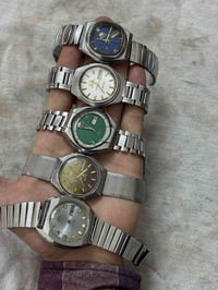 مجموعة ساعات للبيع شلع العدد ١٦ قطعة  كلهم شغالين بس ٦  قطعة ما يشتغلو...