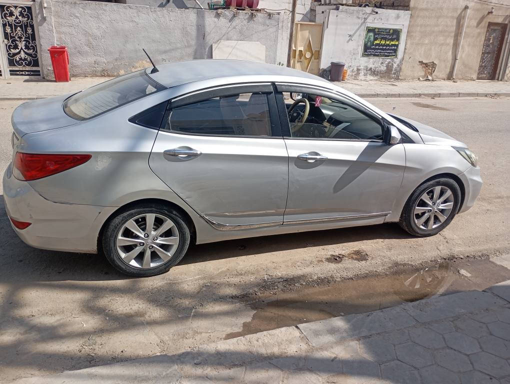 سلام عليكم اكسنت 2012 خليج 1600 أصل رقم النجف انكليزي دولي سنوية 2030 وهزه جديد 
سيارة بيه بارد شويه بنيد وصبغ بس مكان أثر جراد سيارة جاهزه 
سيارة كفالة من ضربة قوية وتكم وحوض وقمارة وشواصي 
مكاني النجف حي الوفاء 
رقم ***********
سعره 83 وبية مجال بسيط النجف, العراق
