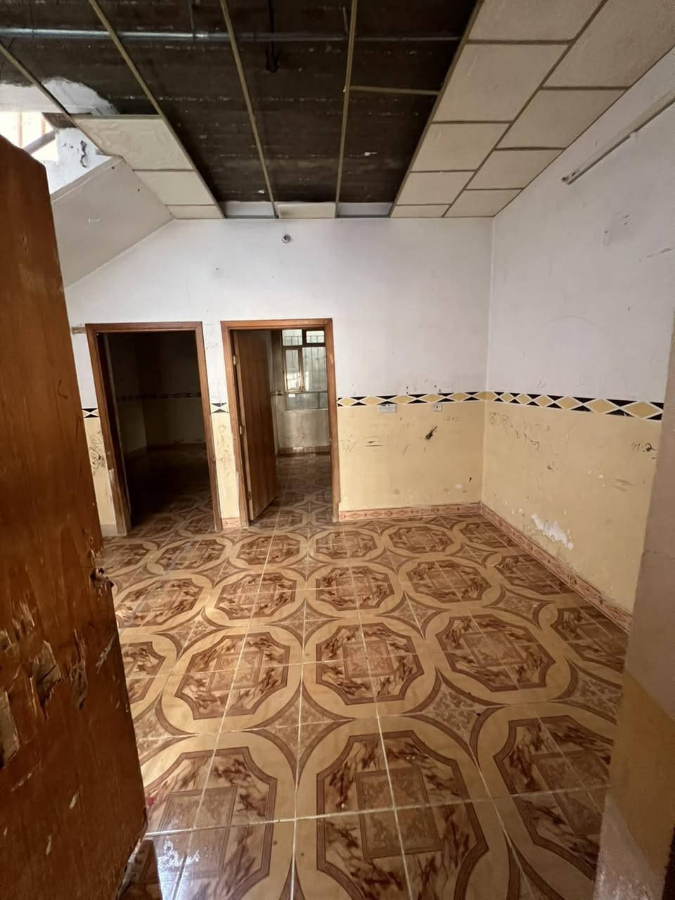 🏦🏢  #خانوو   لە #کەلار 

لە 🌍 #گەڕەکی#شەهیدان
 
🟡 ڕووبەری🧱 :  125 م² ( 6.5   *   ٢٠  ) 
🟡ڕووی سلیمانی
🟡 بەرامبەر تەلار دیندار

  ⬛ خانوەکە🏫 پێکــهاتووە لە یەک قات :   
🔵 میوان
🔵 دوو ژوور نوستن 
🔵مەتبەخ 
🔵 هۆڵ

    📞:   ***********
              ***********
