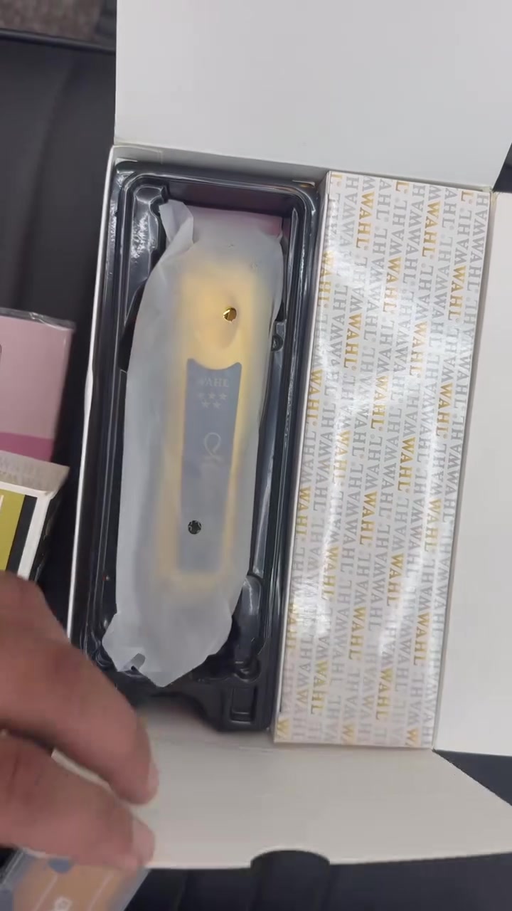سلام عليكم
WAHL Magic Cordless Gold

 
مكينه جديده مو مستخدمه ونضيفه لا لا جديده ممفتوحه وفتحته حته اصوره بس. سعر 120 وماكو هيج سعر 
***********
