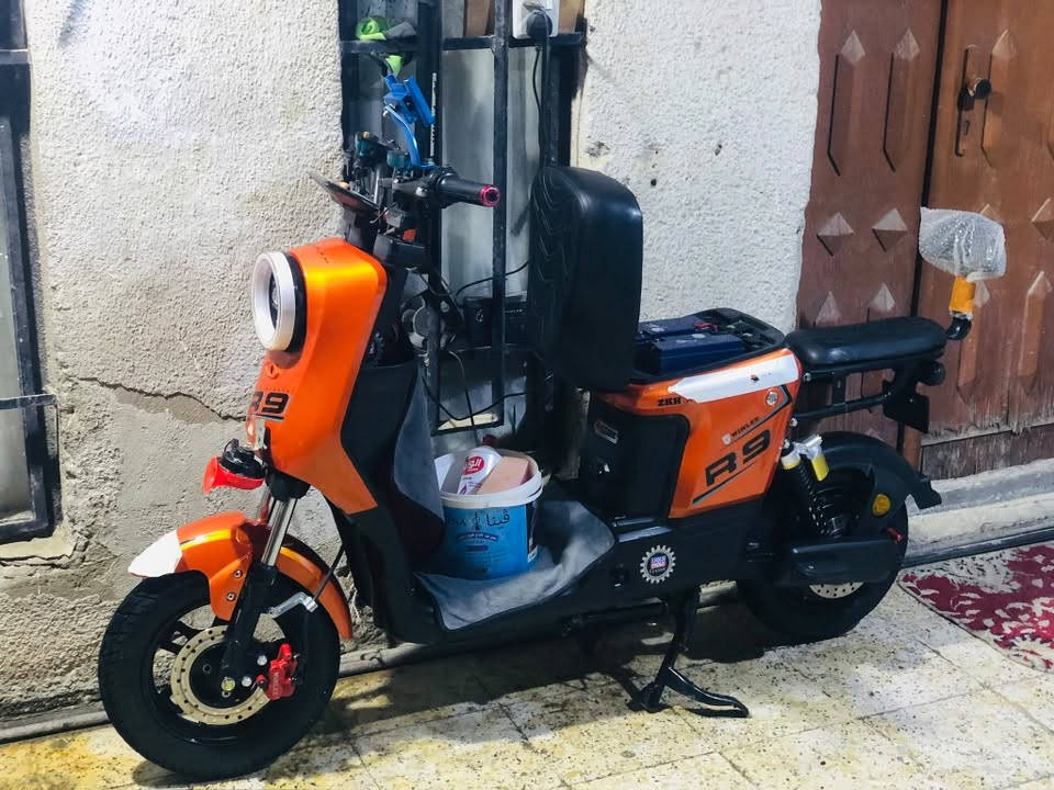 سلام عليكم
شباب دراجه للبيع 
نوع R9
خمس بطاريات كبار 
نضام بارك
نضام R
بريكات دهن خلفي امامي 
دراجه شعله و معدل 
دراجه ما بيها عيب 
دراجه نظيفه 
السعر ٥٠٠ و بيها مجال 
مكاني بغداد المشتل 
تواصل ***********
