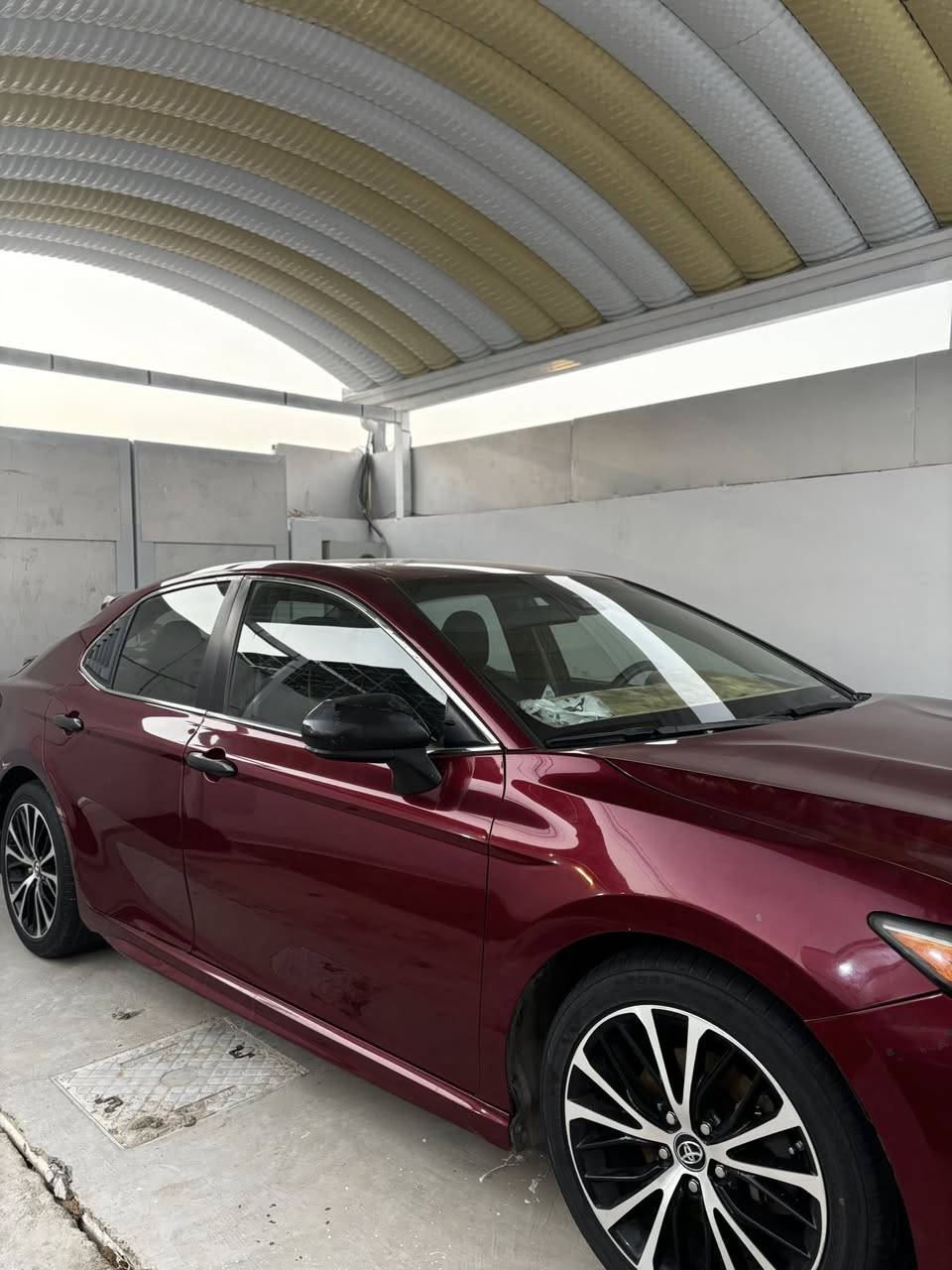 كامري 2018 Se وارد كندي للبيع
حادثها جنطة 
رقم نجف دولي 
محرك 2500 vvt تنفس طبيعي 
كشن سائق كهرباء بالكامل 
كشنات جلد
رادارات توقف ذاتي 
كروس مثبت سرعة 
ويل كب كروم 
إدامة للمحرك كاملة 
السعر 160$ وبي مجال 
مكان السيارة : نجف 
لتفاصيل اكثر : ***********
